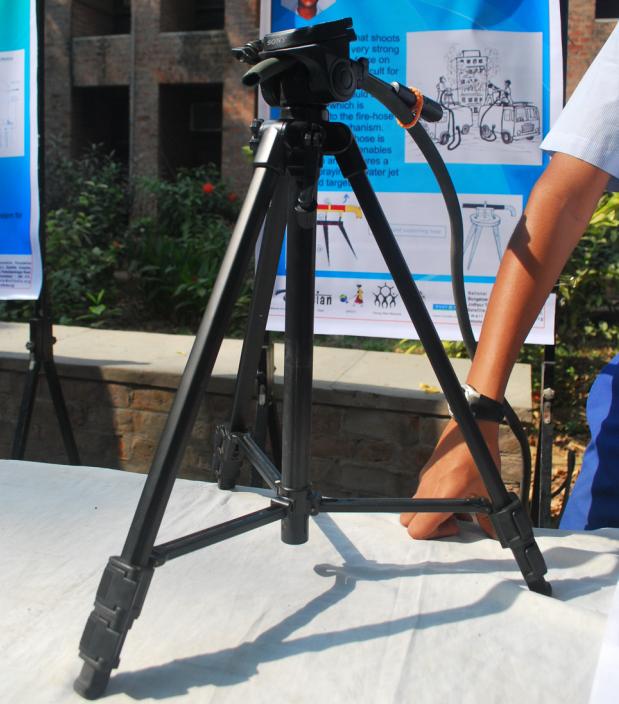 Tripod to support fire hose - Photo